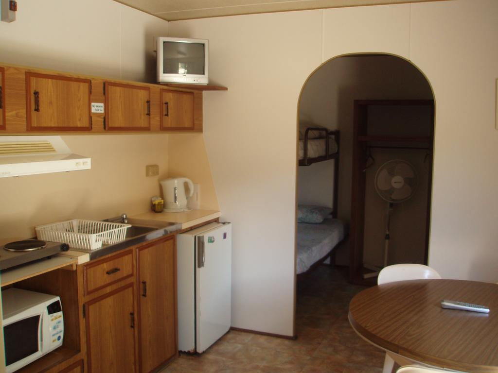Lakeside Tourist Park Robe Room photo
