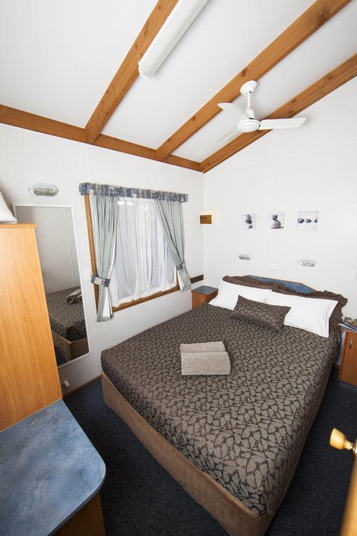 Lakeside Tourist Park Robe Room photo